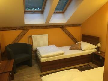 Фото номера Двухместный номер с 2 отдельными кроватями Мини-отель Hotelik Polonia г. Лович 2