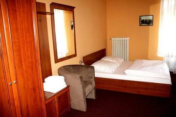 Фото номера Четырехместный номер Мини-отель Hotelik Polonia г. Лович 2